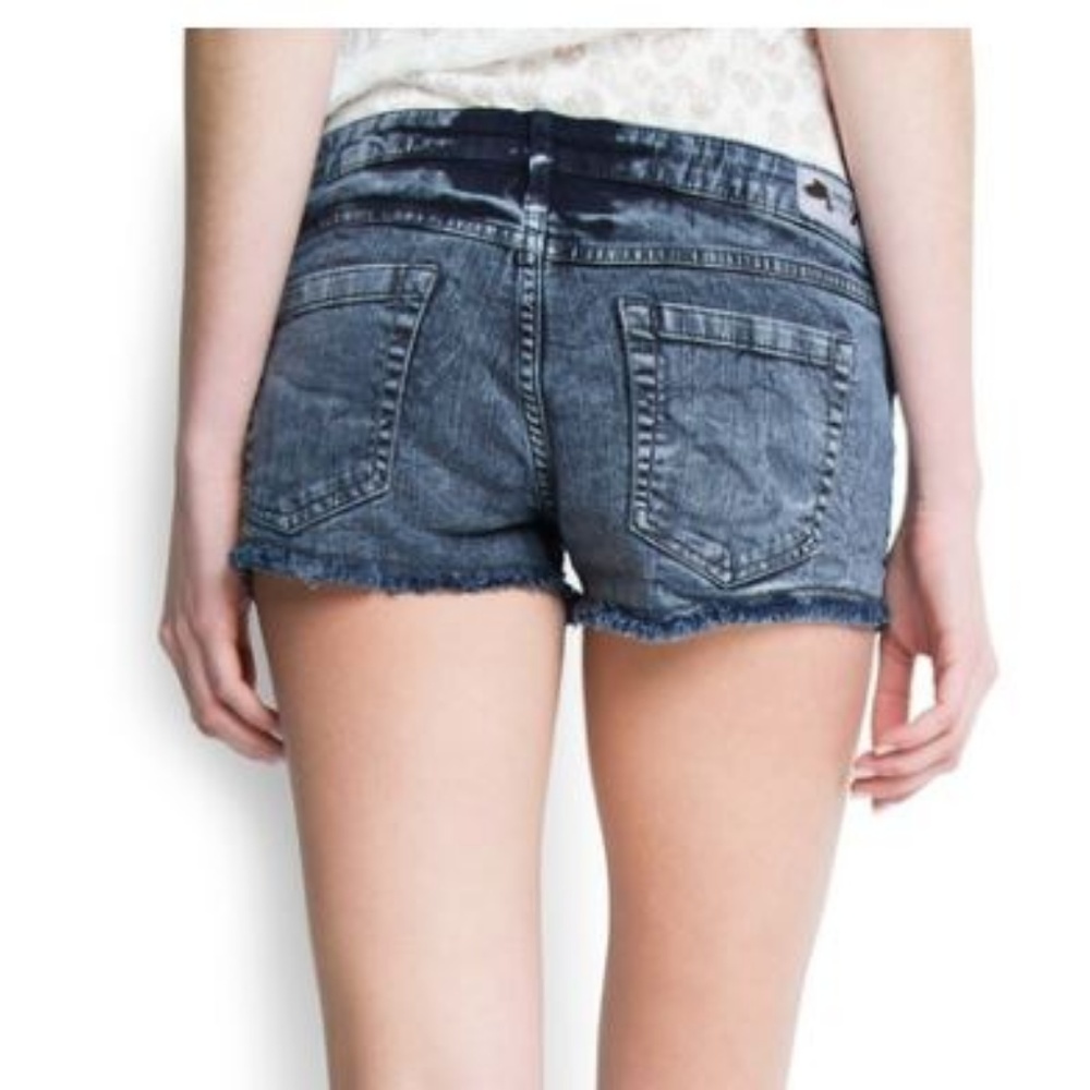 *$3 for $15* NEW Mango MNG Acid Wash Frayed Shorts - Picture 4 of 7